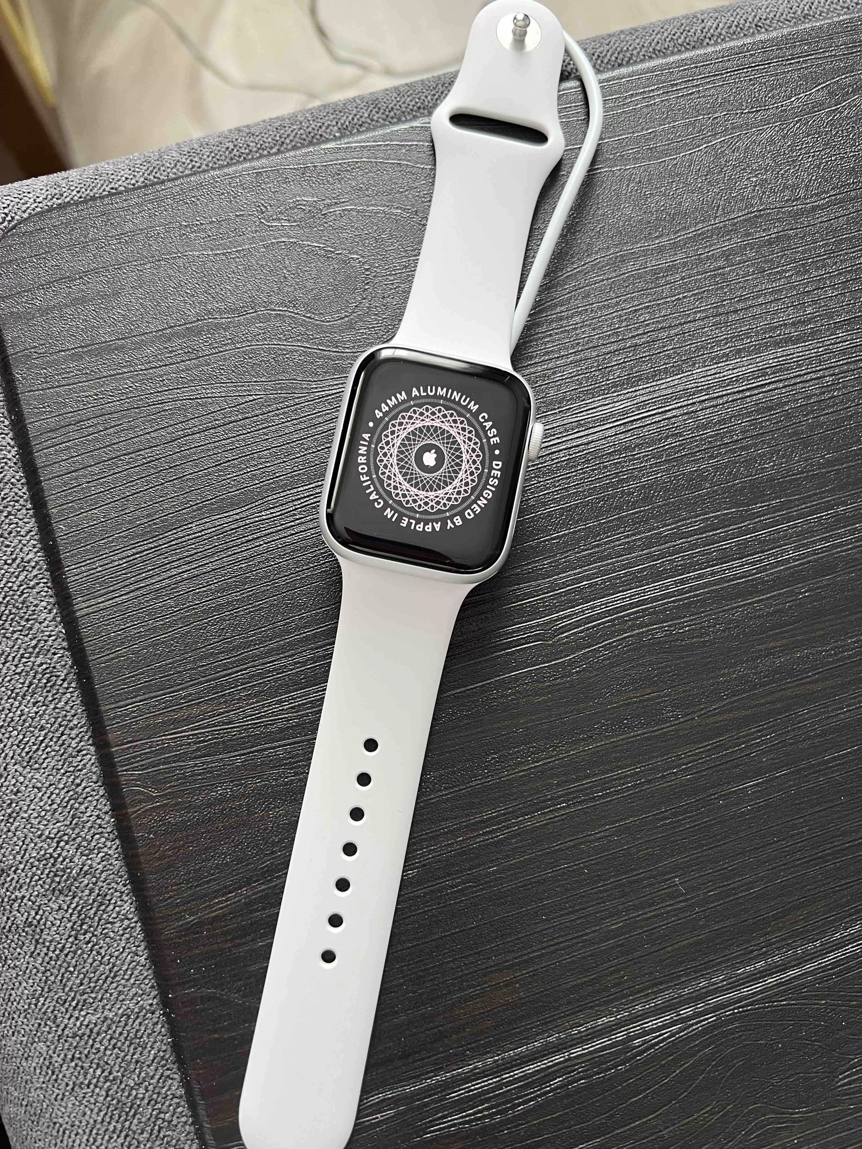 Apple Watch Series SE (Gen.2) 44mm (Б/У) (White), SCK9YH3FQ3Q (White)